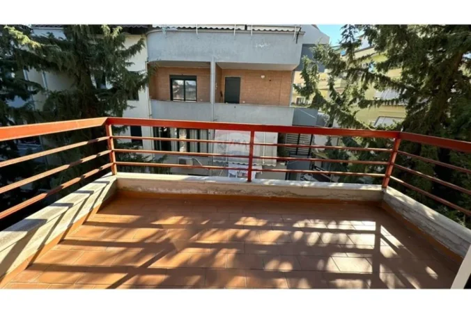 Tirane, jepet me qera apartament 2+1 Kati 2, 700 € (Liqeni i Thate)