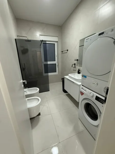 Tirane, jepet me qera apartament 1+1 Kati 6, 60 m² 500 € (Ali Demit)