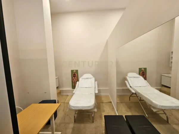 Tirane, shitet ambjent biznesi Kati 0, 