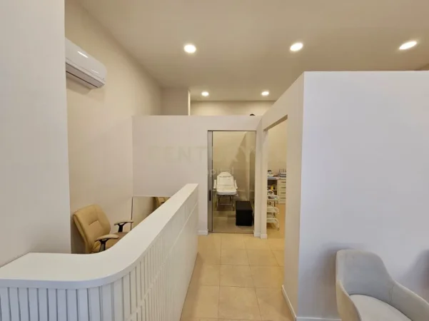 Tirane, shitet ambjent biznesi Kati 0, 