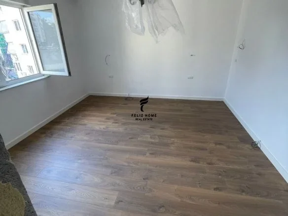 Tirane, jepet me qera zyre Kati 3, 67 m² 1.000 € (AIR ALBANIA)