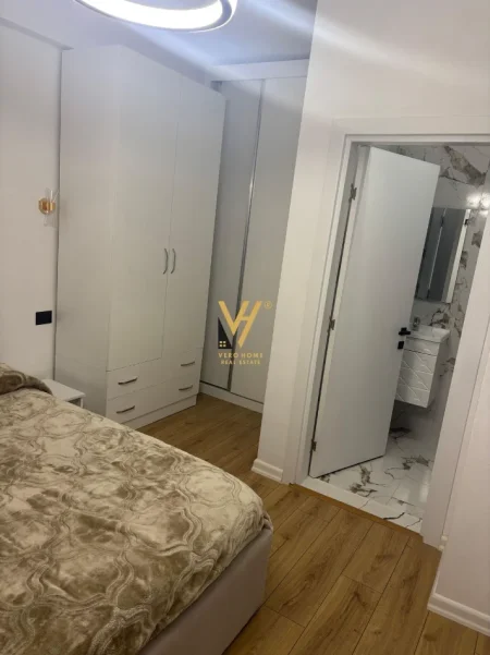 Tirane, jepet me qera apartament 2+1+Ballkon Kati 5, 100 m² 720 € (21 DHJETORI)