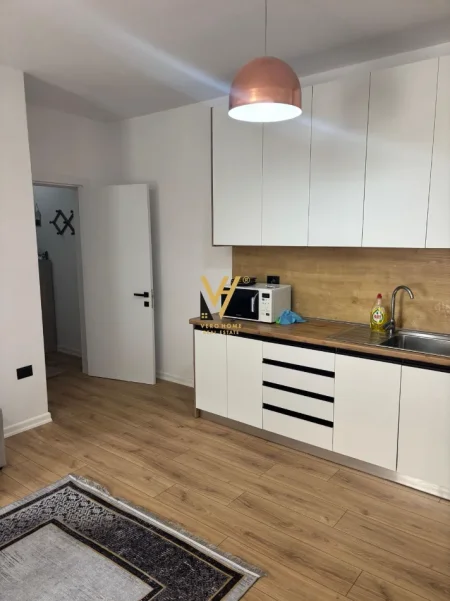 Tirane, jepet me qera apartament 2+1+Ballkon Kati 5, 100 m² 720 € (21 DHJETORI)