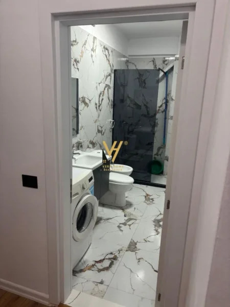 Tirane, jepet me qera apartament 2+1+Ballkon Kati 5, 100 m² 720 € (21 DHJETORI)