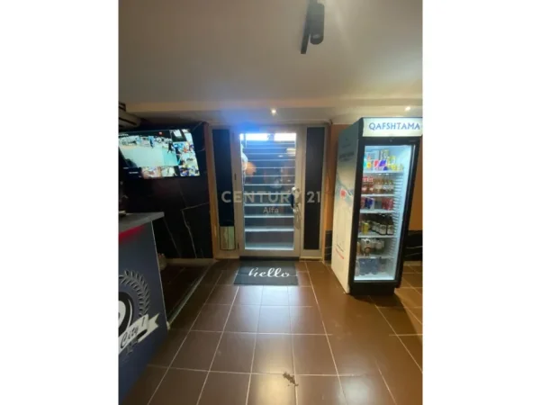 Tirane, shitet ambjent biznesi Kati 0, 100 m² 40.000 € (Sheshi Wilson)