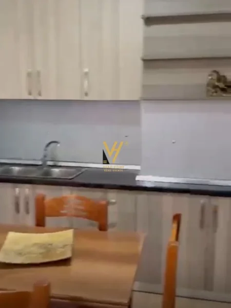 Tirane, jepet me qera apartament 2+1+Ballkon Kati 3, 105 m² 520 € (FABRIKA E MIELLIT)