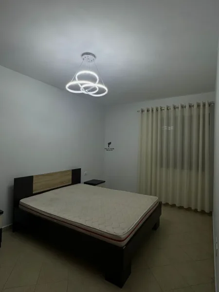 Tirane, jepet me qera apartament 1+1 Kati 3, 77 m² 500 € (KODRA E DIELLIT)
