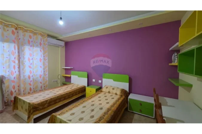 Vlore - Lungomare, jepet me qera apartament 2+1 , 112 m² 750 € (Rruga Reshat Osmani, Vlore)