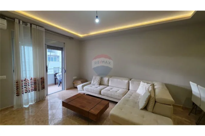 Vlore - Lungomare, jepet me qera apartament 2+1 , 112 m² 750 € (Rruga Reshat Osmani, Vlore)