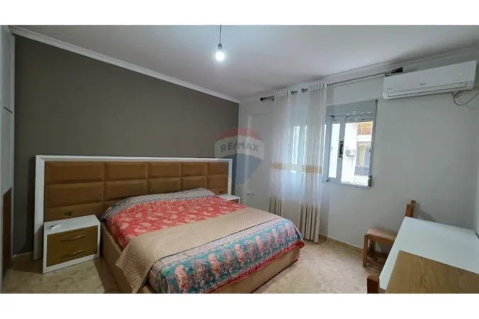 Vlore - Lungomare, jepet me qera apartament 2+1 , 112 m² 750 € (Rruga Reshat Osmani, Vlore)