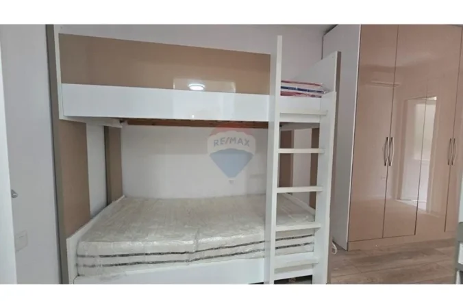 Tirane, jepet me qera apartament 2+1+Ballkon Kati 3, 100 m² 800 € (Kodra e Diellit)