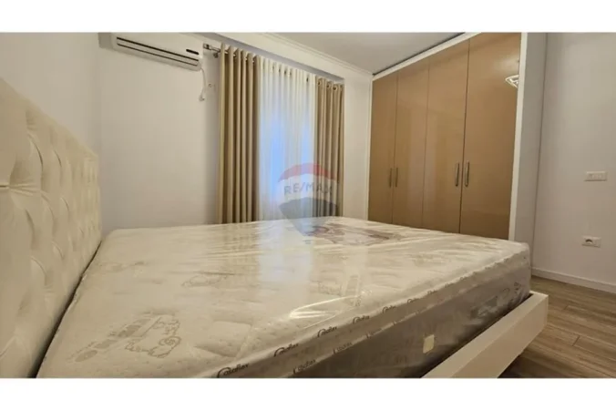 Tirane, jepet me qera apartament 2+1+Ballkon Kati 3, 100 m² 800 € (Kodra e Diellit)