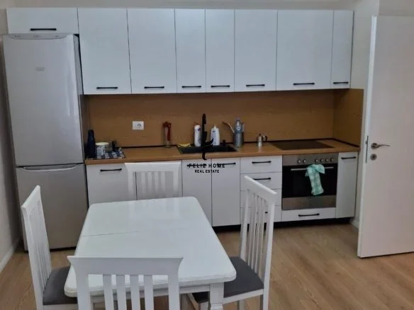 Tirane, jepet me qera apartament 2+1+Ballkon Kati 4, 110 m² 700 € (FUSHA E AVIACIONIT)