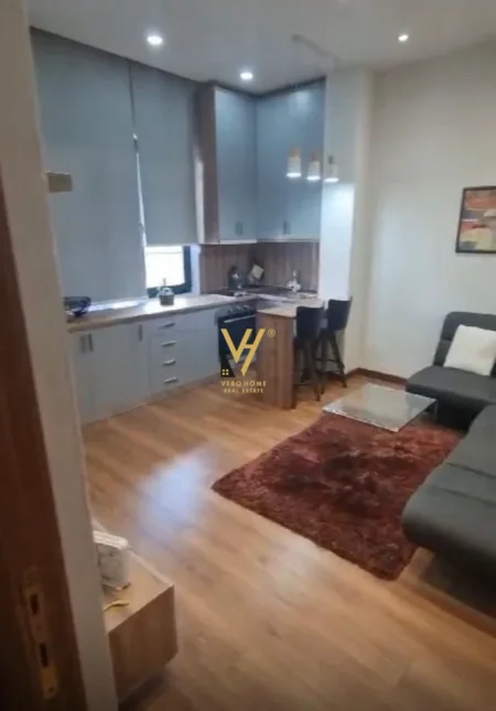 Tirane, jepet me qera apartament 1+1+Ballkon Kati 1, 62 m² 600 € (9 KATESHET)