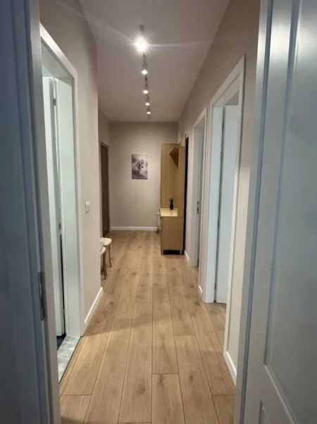 Tirane, jepet me qera apartament 2+1+Ballkon Kati 3, 100 m² 900 € (RRUGA ISLAM ALLA)