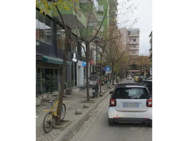 Tirane, jepet me qera Kati 4, 110 m² 1.500 € (Bllok)