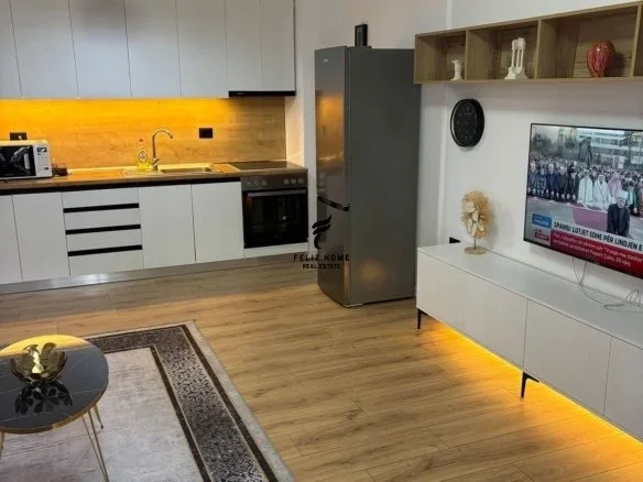 Tirane, jepet me qera apartament 2+1+Ballkon Kati 5, 90 m² 700 € (21 DHJETORI)