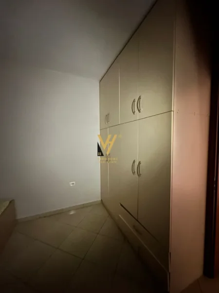 Tirane, jepet me qera apartament 2+1+Ballkon Kati 4, 95 m² 550 € (ASTIR)