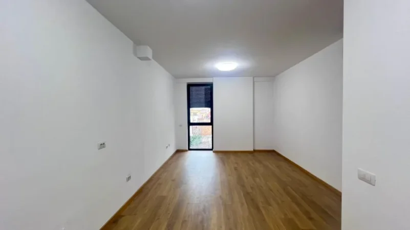 Me Qera : Zyre - 2 Ambiente Pune📍Shkolla e Kuqe - Pllt.2023 - Kt.2 - 550€ - Vetem 10 min larg Qendres🔥