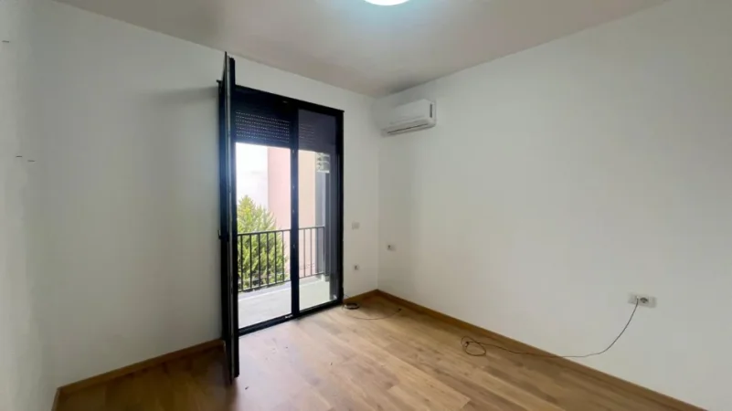 Me Qera : Zyre - 2 Ambiente Pune📍Shkolla e Kuqe - Pllt.2023 - Kt.2 - 550€ - Vetem 10 min larg Qendres🔥