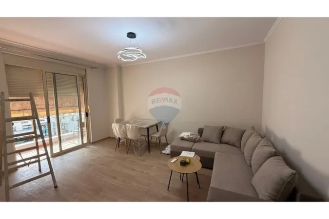 Tirane, jepet me qera apartament 1+1 , 65 m² 500 € 