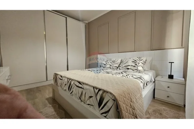 Tirane, jepet me qera apartament 2+1+Ballkon , 103 m² 700 € (Liqeni i Thate)