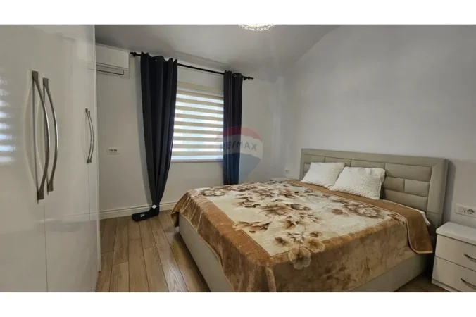 Tirane, jepet me qera apartament 1+1 Kati 5, 90 m² 700 € (shallvaret)