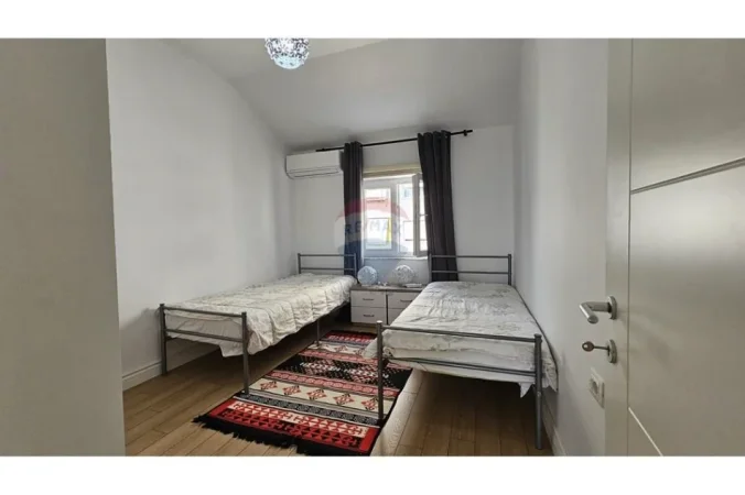 Tirane, jepet me qera apartament 1+1 Kati 5, 90 m² 700 € (shallvaret)