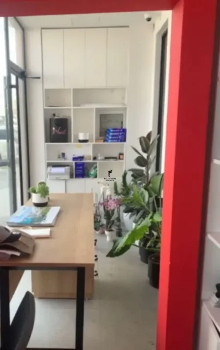 Tirane, jepet me qera zyre Kati 0, 10 m² 400 € (ASTIR)