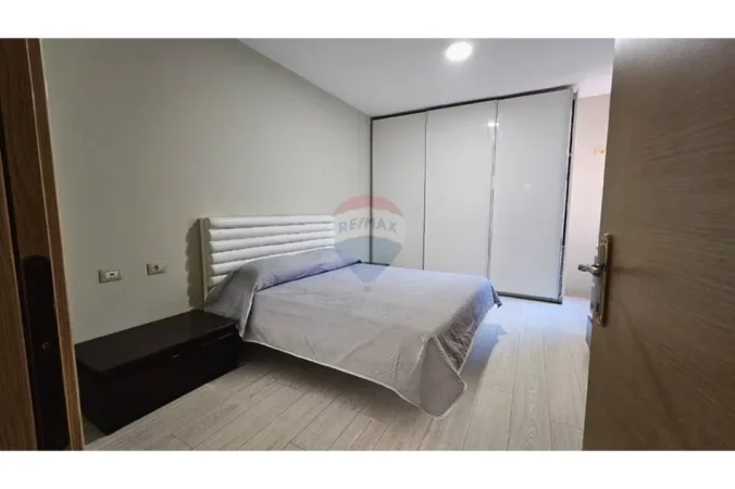 Tirane, jepet me qera apartament 2+1 Kati 2, 100 m² 750 € (selite)