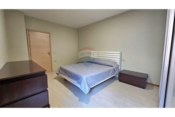 Tirane, jepet me qera apartament 2+1 Kati 2, 100 m² 750 € (selite)