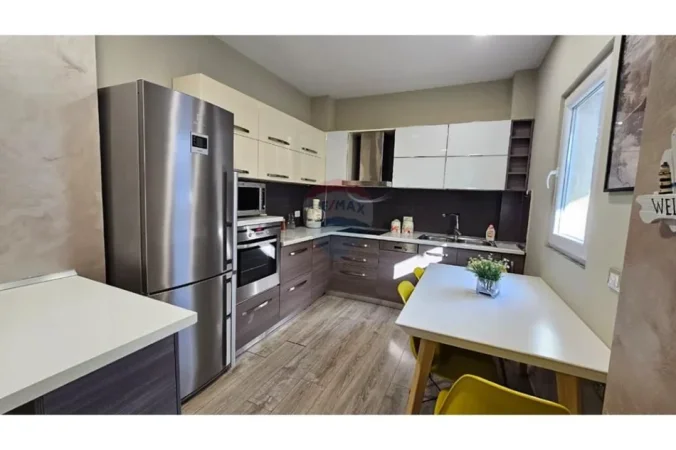 Tirane, jepet me qera apartament 2+1 Kati 2, 100 m² 750 € (selite)