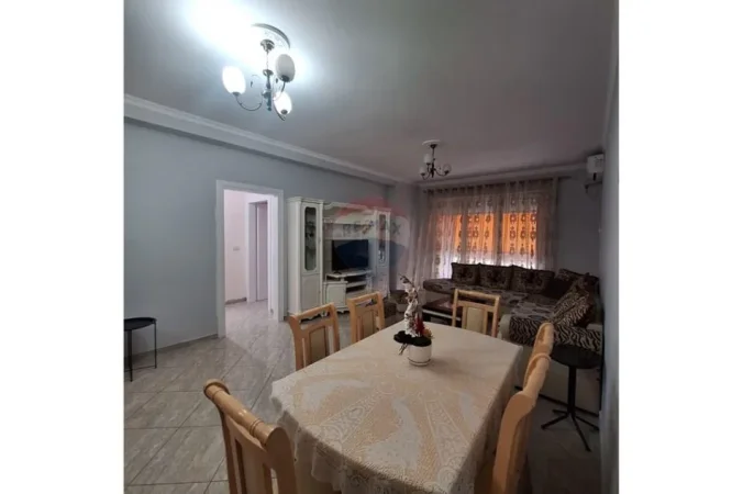 Tirane, jepet me qera apartament 2+1 Kati 2, 120 m² 600 € (karl gega)