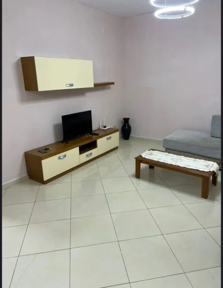 Jepet me qira apartament 1+1, 400 € ne Astir