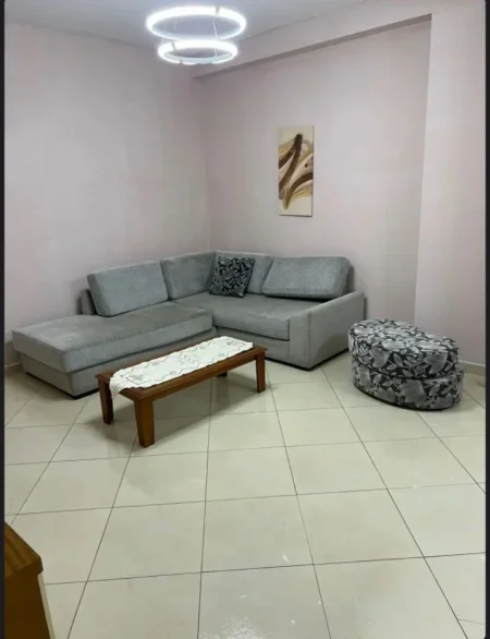 Jepet me qira apartament 1+1, 400 € ne Astir