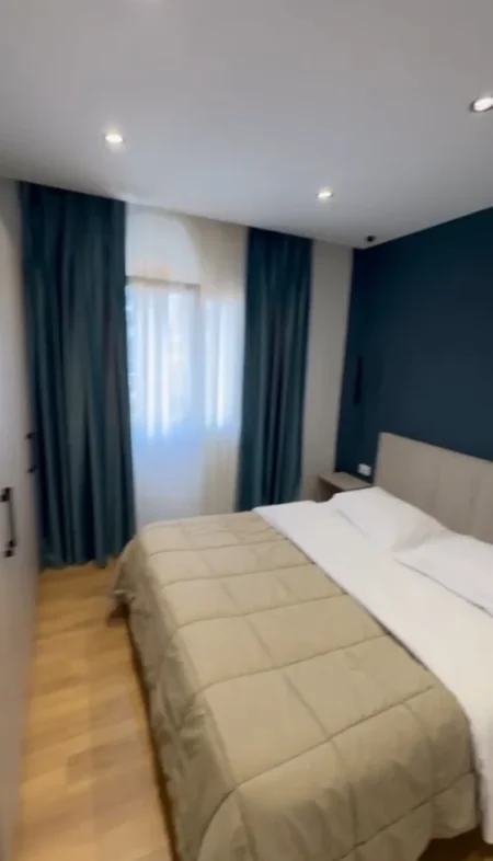 Tirane, jap me qera apartament 1+1 Kati 5, 50 m² 520 € (Pazari i Ri)