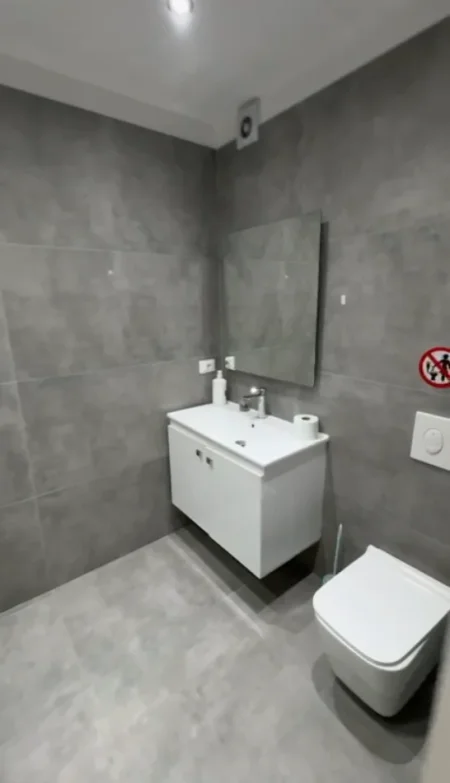 Tirane, jap me qera apartament 1+1 Kati 5, 50 m² 520 € (Pazari i Ri)