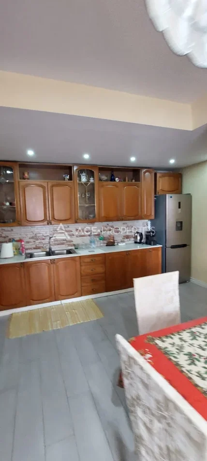 Durres, jepet me qera apartament 2+1+Aneks+Ballkon , 229 m² 1.200 € (durres vollga)