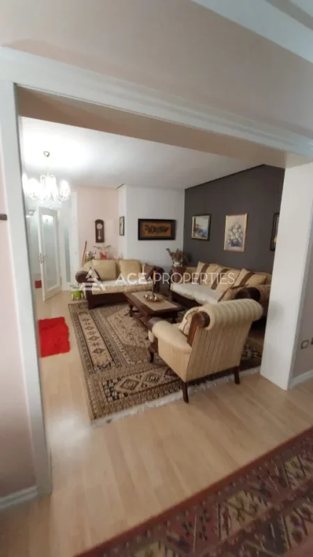 Durres, jepet me qera apartament 2+1+Aneks+Ballkon , 229 m² 1.200 € (durres vollga)