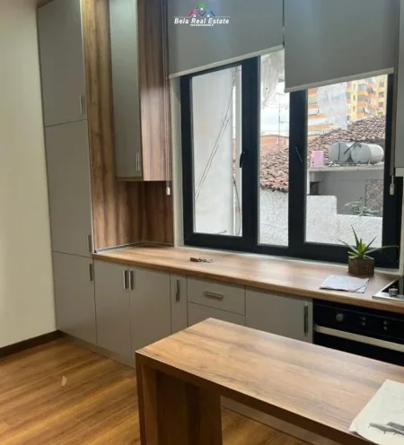 Tirane, jepet me qera apartament 1+1+Ballkon Kati 1, 65 m² 600 € (Qender)