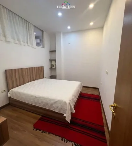 Tirane, jepet me qera apartament 1+1+Ballkon Kati 1, 65 m² 600 € (Qender)