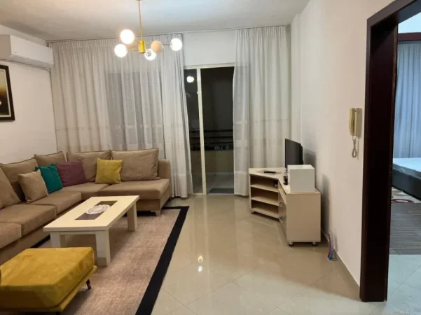 Tirane, jepet me qera apartament 1+1+Ballkon Kati 4, 75 m² 400 € (ASTIR)