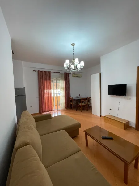 Tirane, jap me qera apartament 1+1+Ballkon Kati 1, 65 m² 600 € (Rruga e Elbasanit)