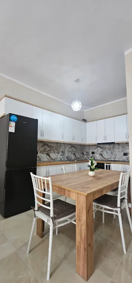 Vlore, jepet me qera apartament 2+1+Ballkon Kati 3, 550 € 