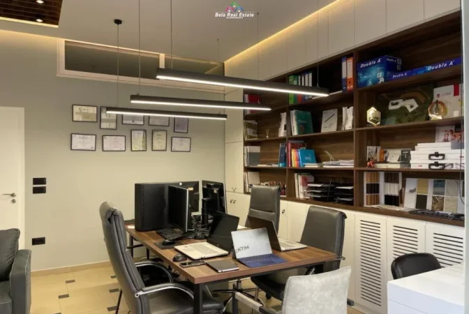 Tirane, jepet me qera zyre Kati 0, 43 m² 700 € (prane Fondacionit Eleonor)