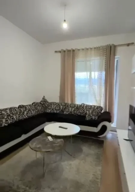 Tirane, jepet me qera apartament 2+1 Kati 4, 100 m² 500 € (Ali Demi)