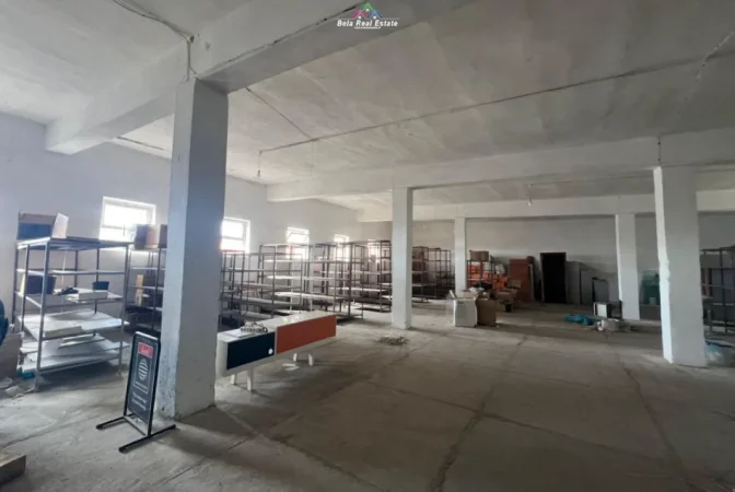 Tirane, jepet me qera magazine Kati 2, 414 m² 730 € (prane Fundjave Ndryshe,)