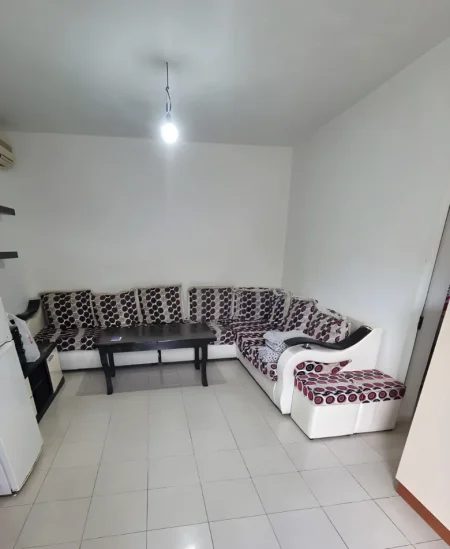 Tirane, jepet me qera apartament 1+1+Ballkon Kati 1, 70 m² 350 € (21 Dhjetori)