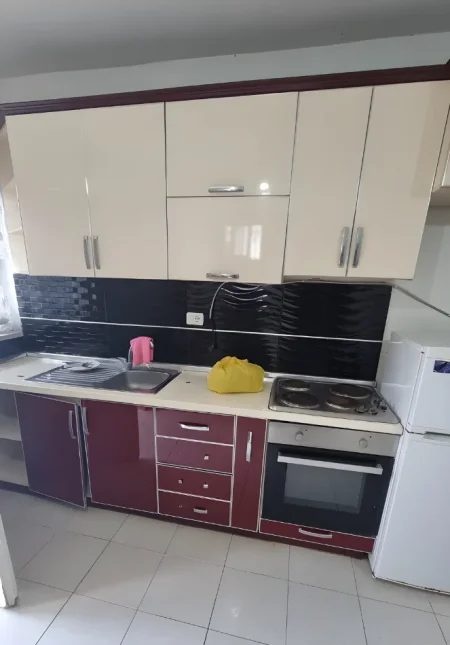 Tirane, jepet me qera apartament 1+1+Ballkon Kati 1, 70 m² 350 € (21 Dhjetori)