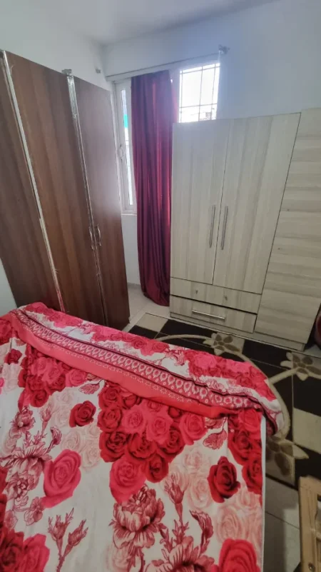 Tirane, jepet me qera apartament 1+1+Ballkon Kati 1, 70 m² 350 € (21 Dhjetori)